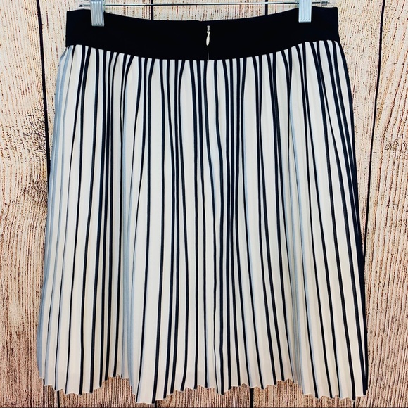 Women’s J Crew Slim Accordion Pleated Skirt - Picture 5 of 7
